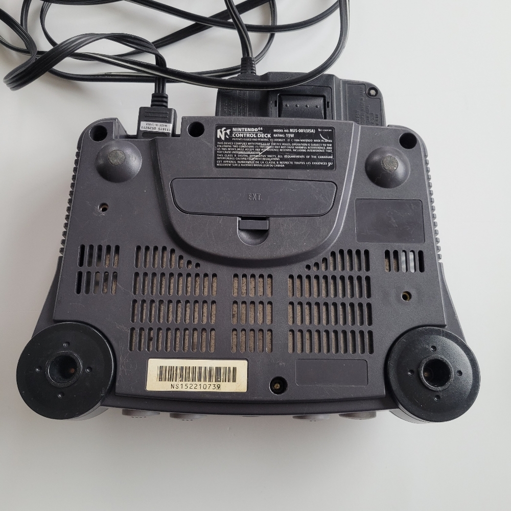 Nintendo Console with Gray Controllers - Picture 5 of 14